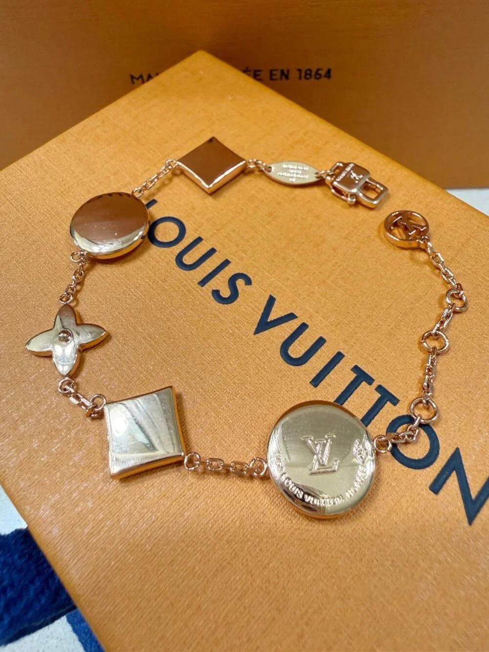 Louis Vuitton Color Blossom Bracelet, Pink Gold Tone, White Mother-of-Pearl